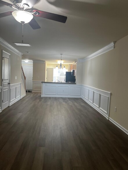 Building Photo - 8526 Quarton Dr