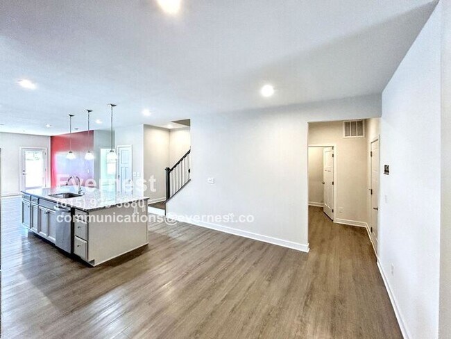 Building Photo - 4-Bedroom, 2.5-Bath Home with Convenient A...