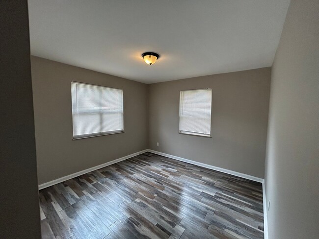 Building Photo - 4 Bedroom House