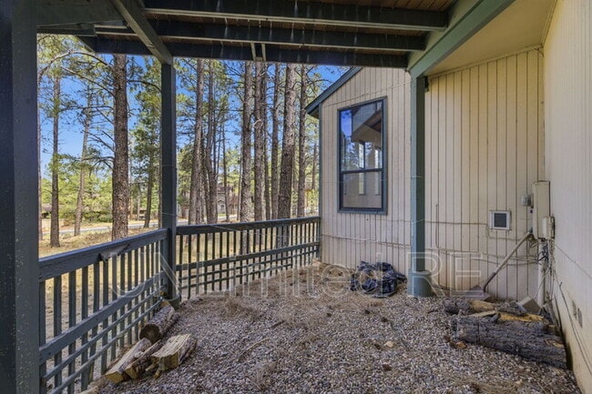 Building Photo - 1410 Inverrary Way