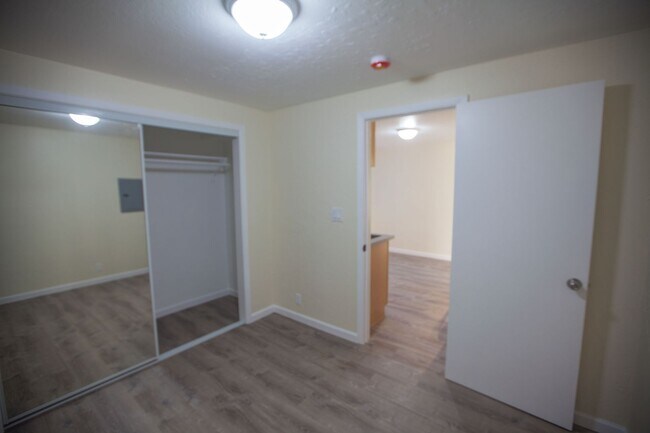 Building Photo - 165-167 Miriam St