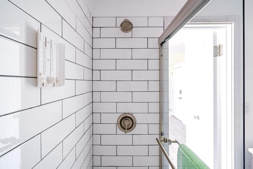 Building Photo - 605 Dennison Ave