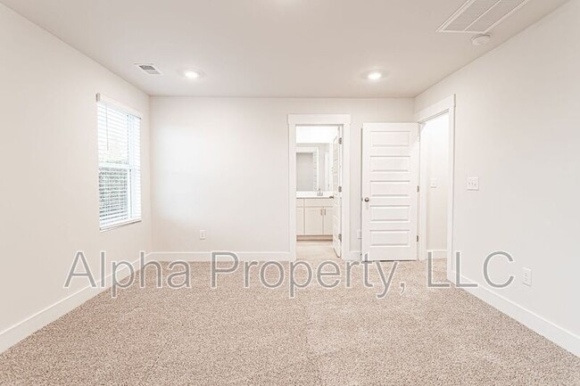 Building Photo - 212 Round Back Wy