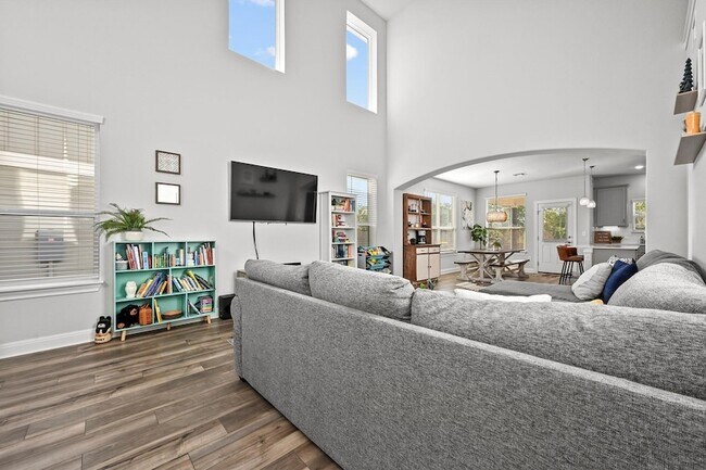 Building Photo - 6514 Marsh Ln