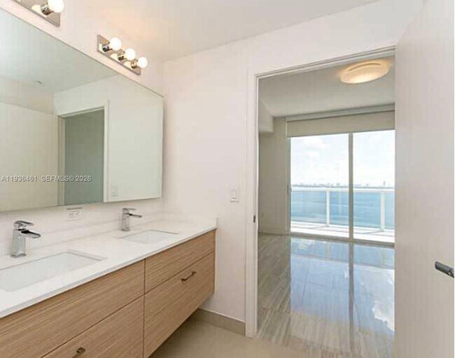 Building Photo - 600 NE 27th St