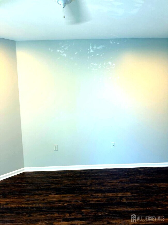 Building Photo - 185 Sunshine Dr
