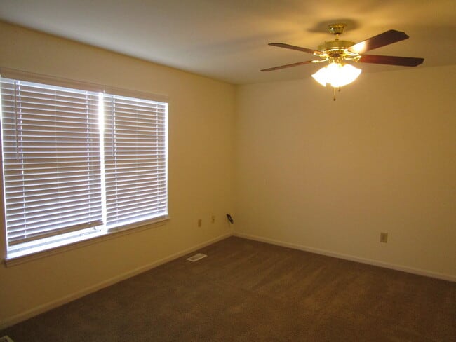 Building Photo - 2412 Calder Ct