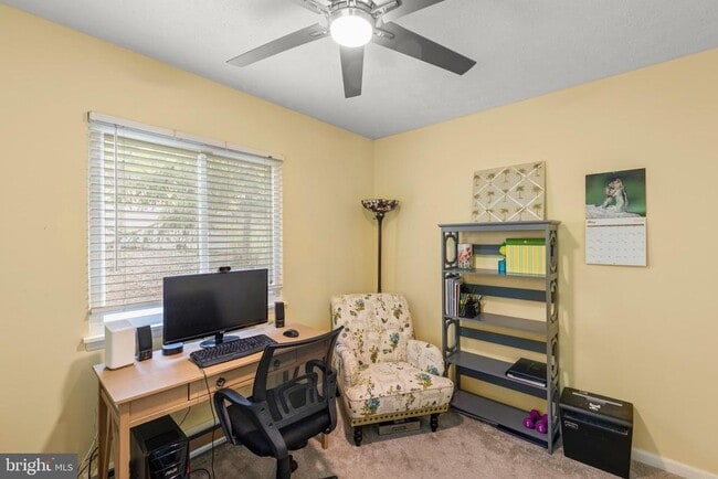 Building Photo - 1249 Lakeview Dr
