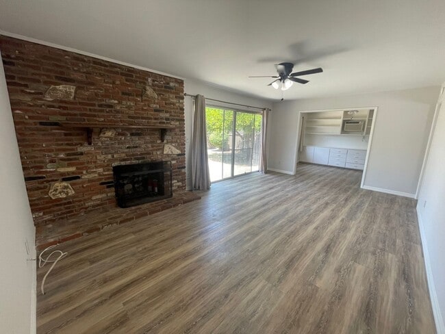 Building Photo - Charming Granada Hills Home