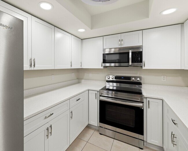 Building Photo - 1400 Crestwood Ct S