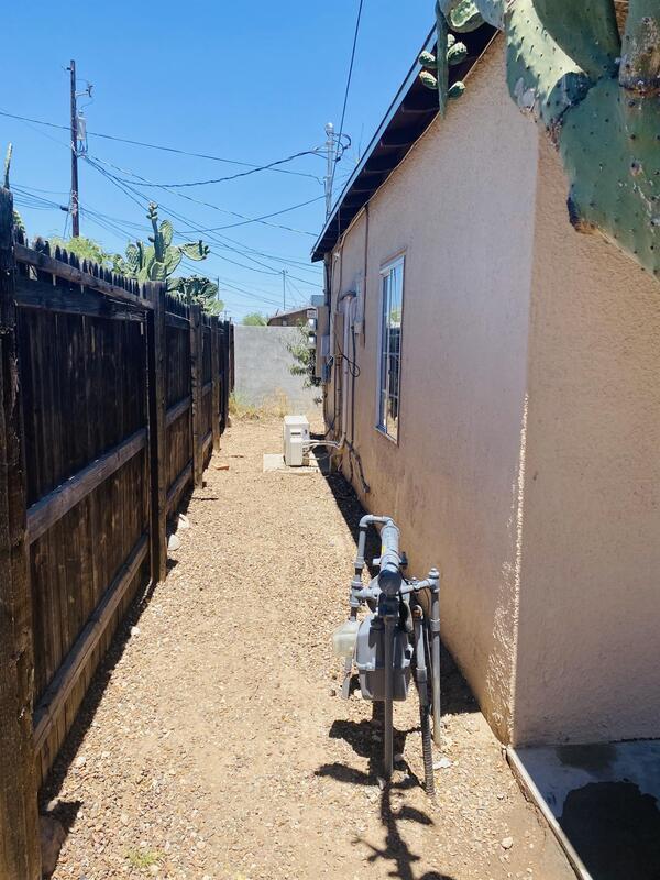 Building Photo - 2425 N Santa Rita Ave