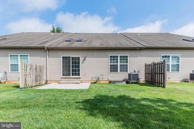 Building Photo - 6362 Mercury Dr