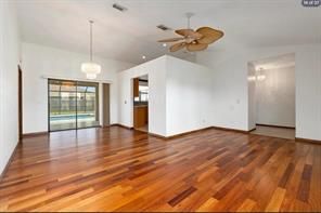 Building Photo - 329 SE Oakridge Dr