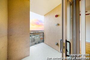 Building Photo - 215 Center St