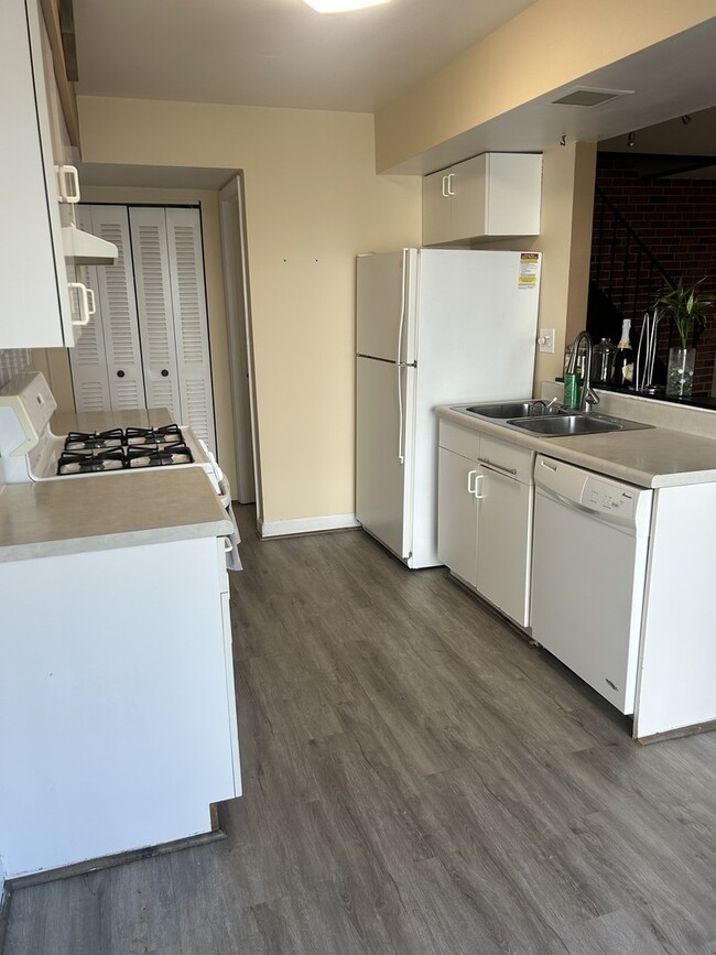 Building Photo - 1319 Wye Ct