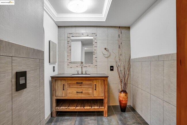 Building Photo - 21 Ironwood