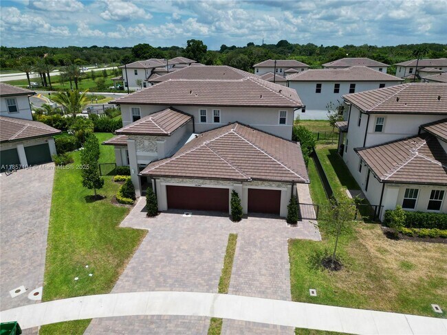 Building Photo - 12347 Green Oak Dr