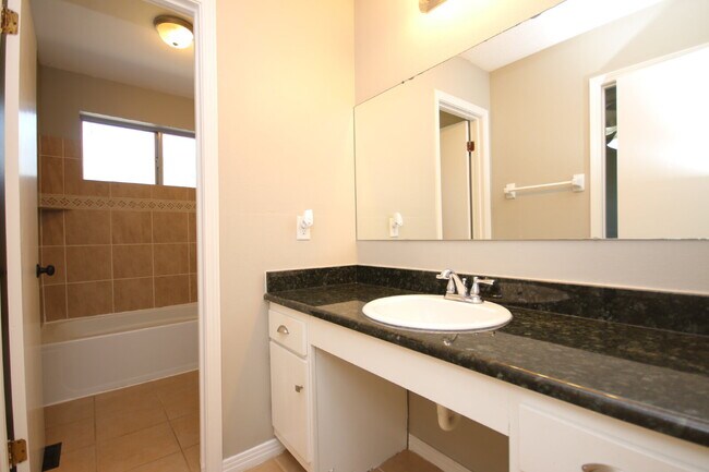 Building Photo - Southwest Pensacola Townhome Near NAS Pensacola with Granite Kitchen & Privacy-Fenced Patio