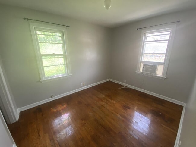 Building Photo - 8 Clarke St