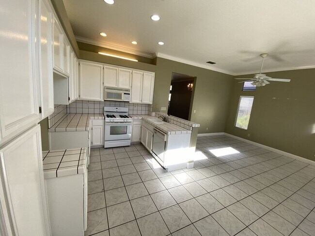 Building Photo - Charming Single-Story Home in Tracy — Acro...