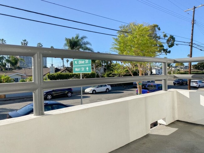 Building Photo - Prime Venice 1Bed/1Bath Condo! Don't Miss Out!