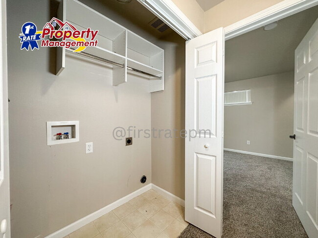 Building Photo - 10151 W Garverdale Ln