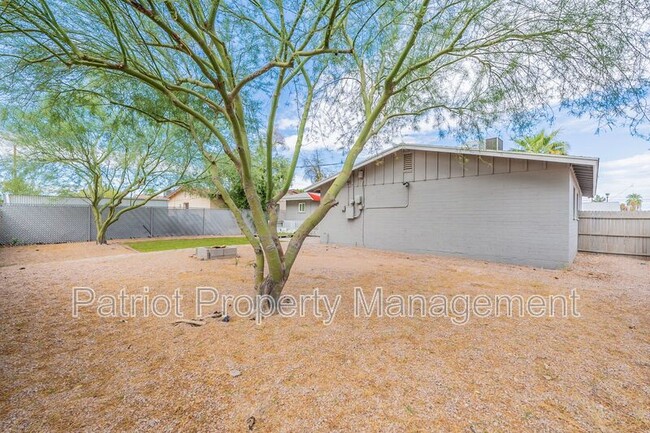 Building Photo - 347 E Papago Dr