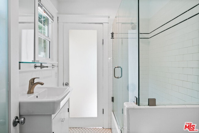 Building Photo - 6217 Poppy Peak Dr