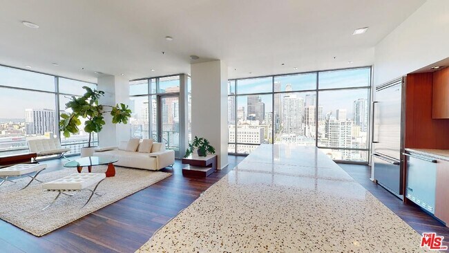 Building Photo - 1100 S Hope St