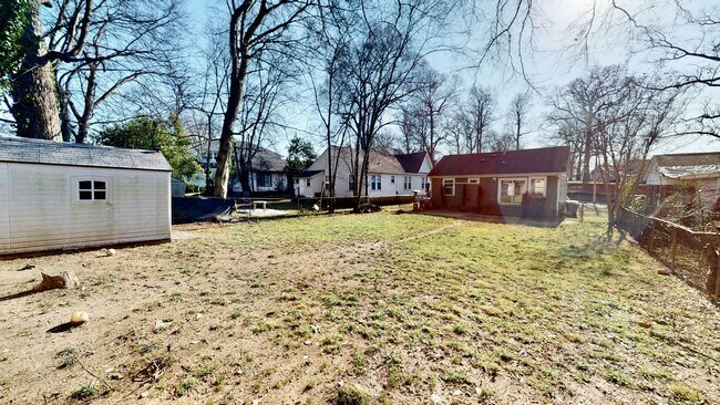 Building Photo - 2014 Roslyn Ave