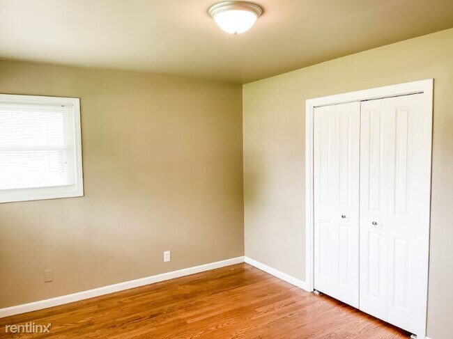 Building Photo - 3 br, 1 bath House - 139 Embassy Ln.