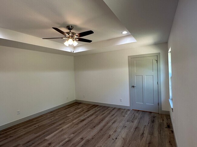 Building Photo - Now LEASING in Summit Pass! Available May 18, 2026!