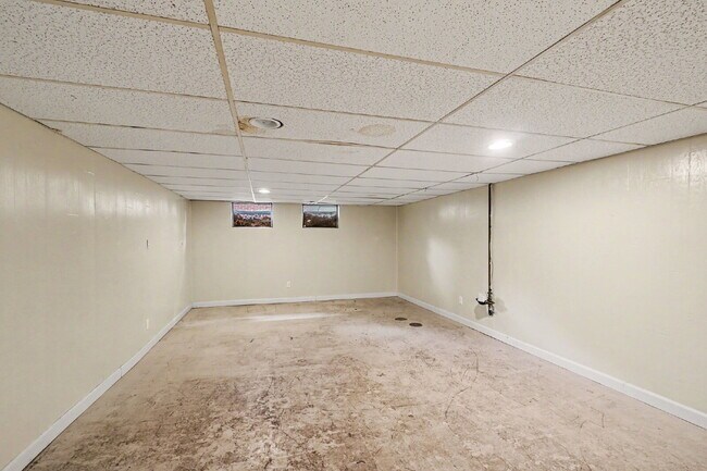 Building Photo - Well Maintained 3 bedroom Rental Home- $1650/Month