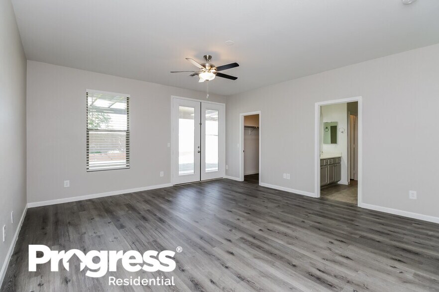 Building Photo - 40994 N Vine Ave