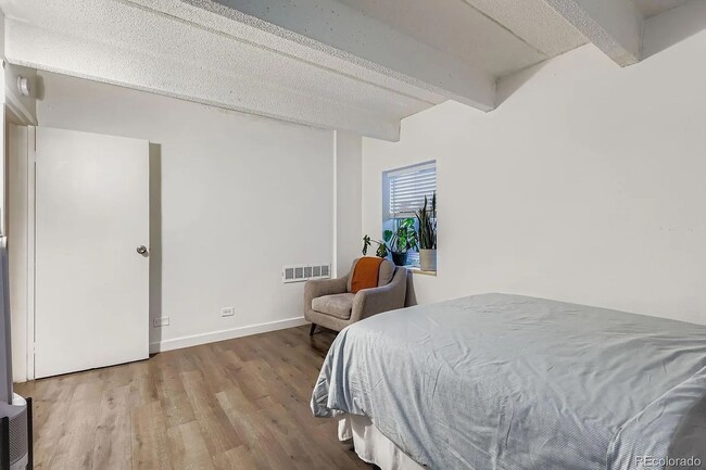 Building Photo - 555 E 10th Ave