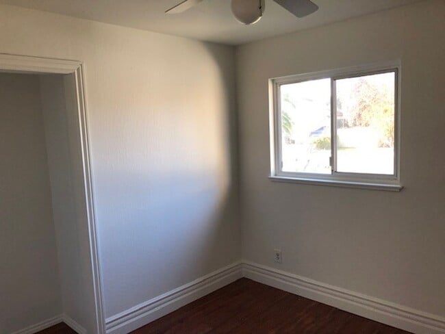 Building Photo - House: 3 Bedroom / 2 Bathroom - Sacramento