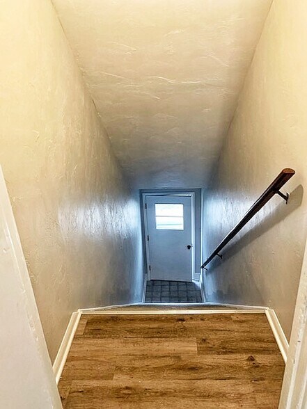 Building Photo - 2002 Jefferson St