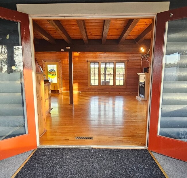Building Photo - Private Log Cabin Home Peaceful Country Living on Acreage
