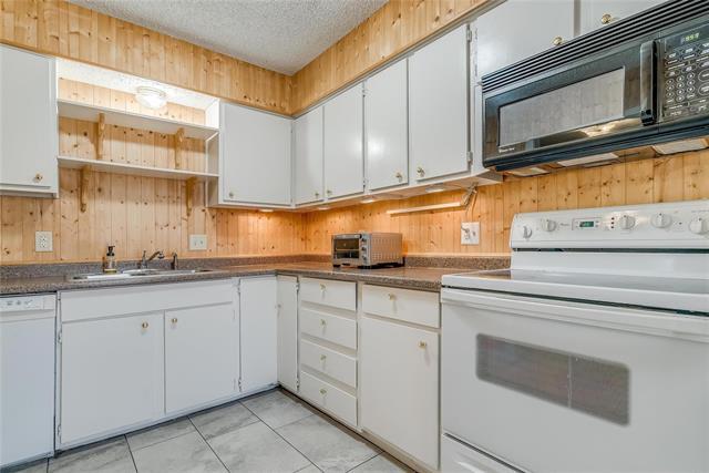 Building Photo - 7400 Llano Ave