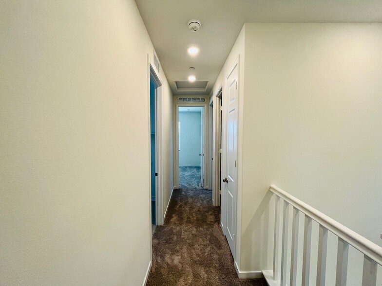 Building Photo - 27019 Evening Sky Plz