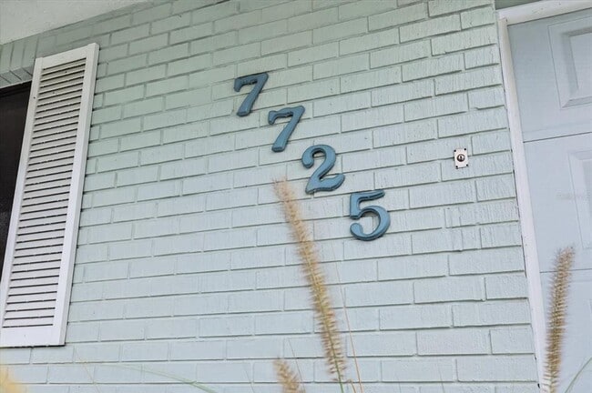 Building Photo - 7725 Summertree Ln