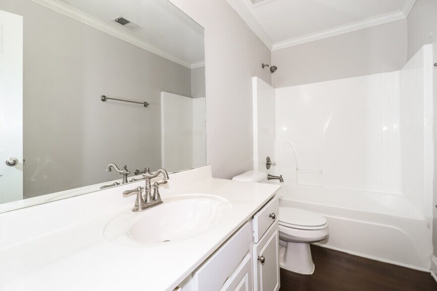 Building Photo - 7633 Meadow Ridge Ln