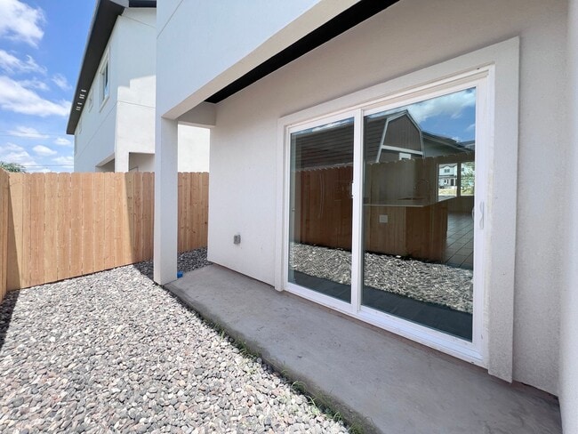 Building Photo - Luxury Townhome In Gated Community (Close to Expressway 281 & Wisconsin)