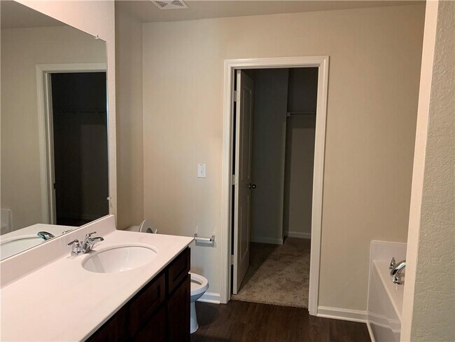 Building Photo - 748 Walnut Creek Cir
