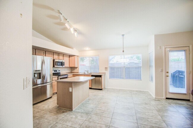 Building Photo - 3216 E Muirwood Dr