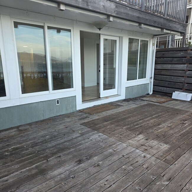 Building Photo - Live on the Water in Sausalito — 2BD with Direct Beach Access