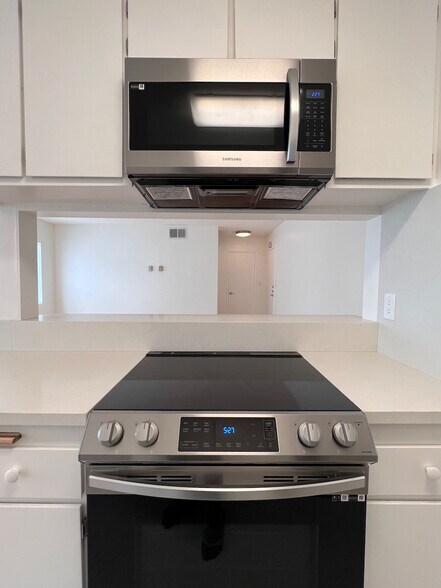 Building Photo - 11639 Chenault St