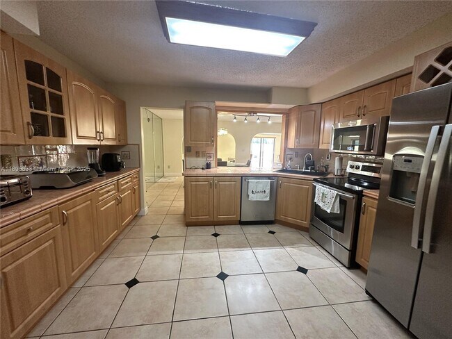Building Photo - 3730 Alcantara Ave