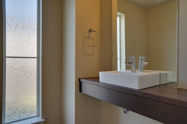 Building Photo - Luxury Oakleigh MainVue Home