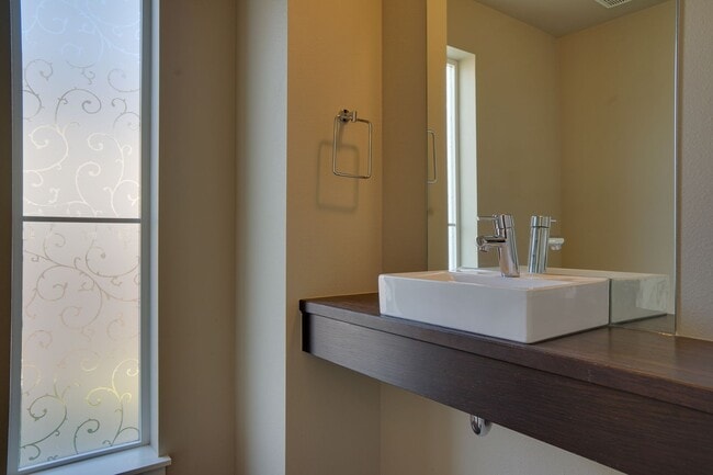 Building Photo - PENDING-Luxury 2 story with Air Conditioning